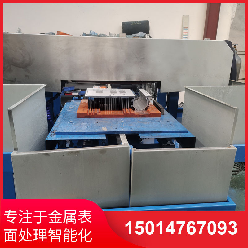 鋁(lv)材直(zhi)紋拉絲機廠傢